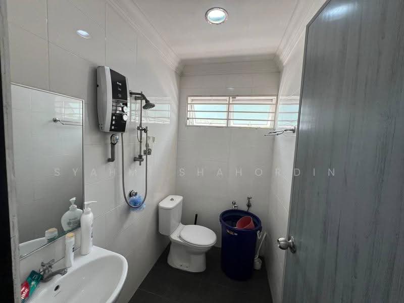 Rumah Banglo untuk Dijual di Seksyen 3 (Shah Alam) - Syahmi Shahordin - Bathroom - PropertyGuru.com.my