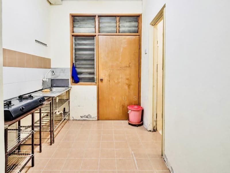 Terraced House for Rent in Taman Bunga Raya (Sepang) - Erin Yusof - Kitchen - PropertyGuru.com.my