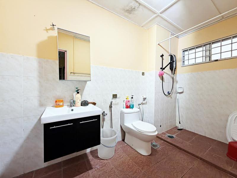 2-storey Terraced House for Sale in Bandar Mahkota Cheras (Cheras) - Gaby Ng - Bathroom - PropertyGuru.com.my