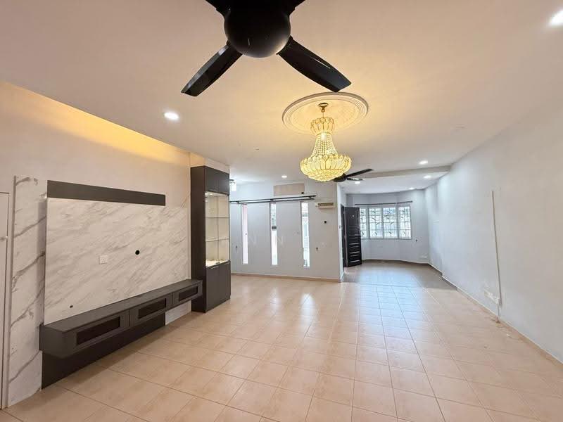 Rumah Teres 2-Tingkat untuk Disewa di Taman Setia Indah (Tebrau) - Ann . - Living Room - PropertyGuru.com.my