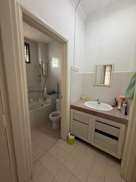 Semi-Detached House for Sale in Taman Impian Emas (Skudai) - Anna Woon - Bathroom - PropertyGuru.com.my