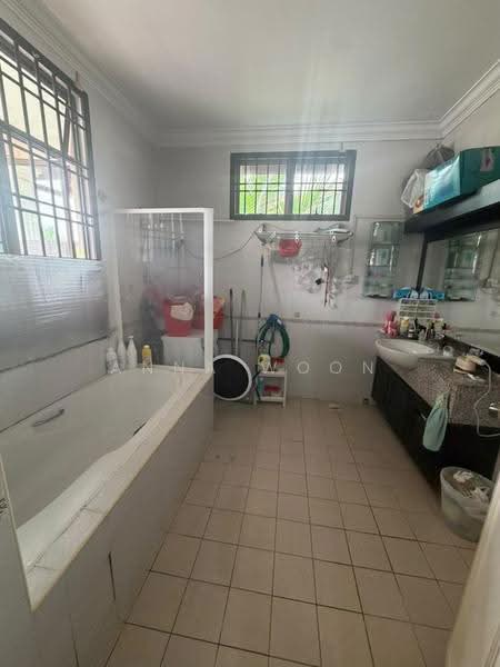 Semi-Detached House for Sale in Taman Impian Emas (Skudai) - Anna Woon - Bathroom - PropertyGuru.com.my