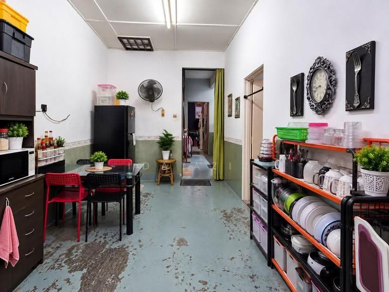 1-storey Terraced House for Sale in Taman Pulai Emas (Kulai) - Ida Aziz - Kitchen - PropertyGuru.com.my