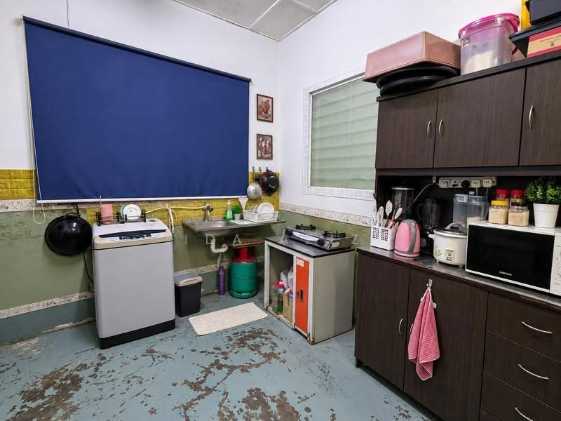 1-storey Terraced House for Sale in Taman Pulai Emas (Kulai) - Ida Aziz - Kitchen - PropertyGuru.com.my