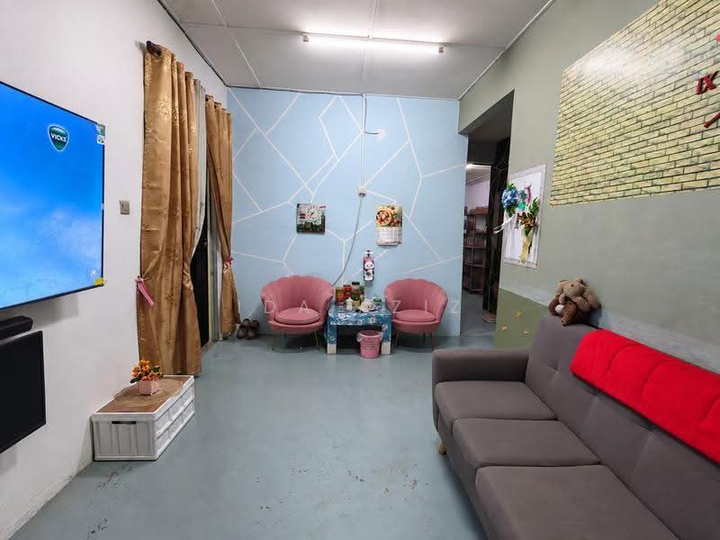 1-storey Terraced House for Sale in Taman Pulai Emas (Kulai) - Ida Aziz - Living Room - PropertyGuru.com.my