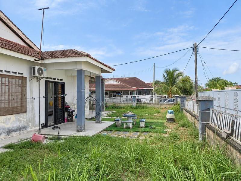 1-storey Terraced House for Sale in Taman Pulai Emas (Kulai) - Ida Aziz - Exterior - PropertyGuru.com.my