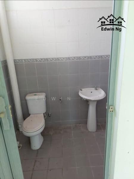 Semi-Detached House for Sale in Taman Impian Indah (Bukit Mertajam) - Edwin Ng - Bathroom - PropertyGuru.com.my