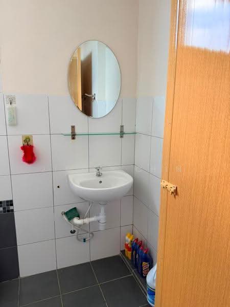 Condominium for Rent at Skyvilla Residences - Jimmyy Chin - Bathroom - PropertyGuru.com.my