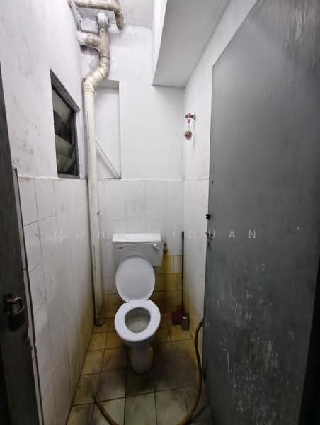 Kedai / Pejabat untuk Dijual di Petaling Jaya (Selangor) - Mohd Riduan - Bathroom - PropertyGuru.com.my