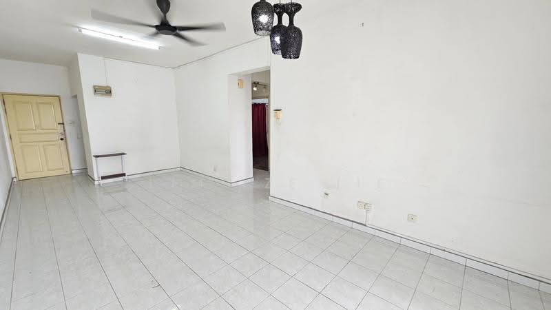Pangsapuri untuk Disewa di Permas Ville Apartment - Lim Tze Jie - Living Room - PropertyGuru.com.my