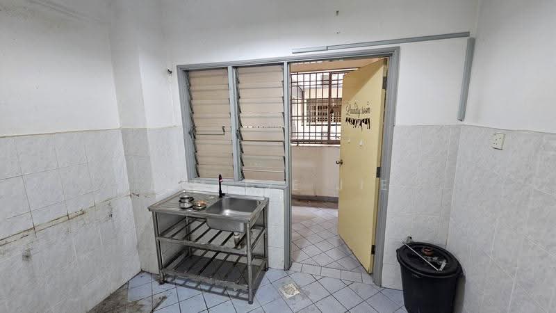 Pangsapuri untuk Disewa di Permas Ville Apartment - Lim Tze Jie - Kitchen - PropertyGuru.com.my