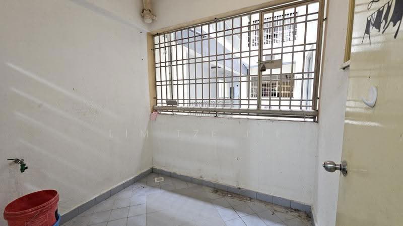 Pangsapuri untuk Disewa di Permas Ville Apartment - Lim Tze Jie - Balcony - PropertyGuru.com.my