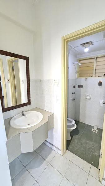 Pangsapuri untuk Disewa di Permas Ville Apartment - Lim Tze Jie - Bathroom - PropertyGuru.com.my