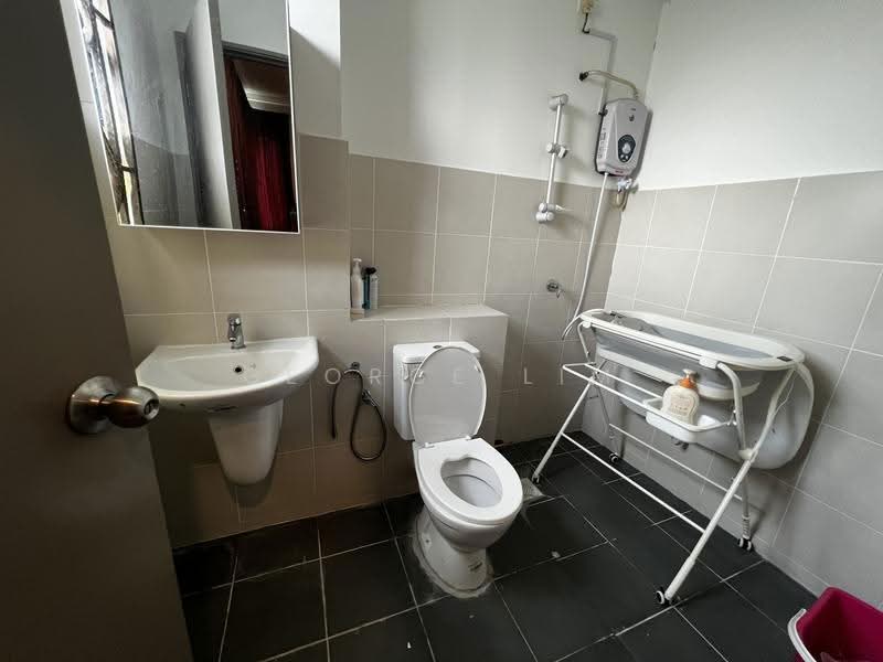 2-storey Terraced House for Sale in Bandar Kinrara Seksyen 1 (Bandar Kinrara) - George Lim - Bathroom - PropertyGuru.com.my