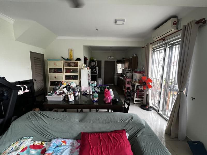 2-storey Terraced House for Sale in Bandar Kinrara Seksyen 1 (Bandar Kinrara) - George Lim - Living Room - PropertyGuru.com.my