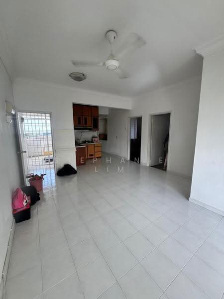 Pangsapuri untuk Dijual di Desa Bistari - Stephanie Lim - Living Room - PropertyGuru.com.my