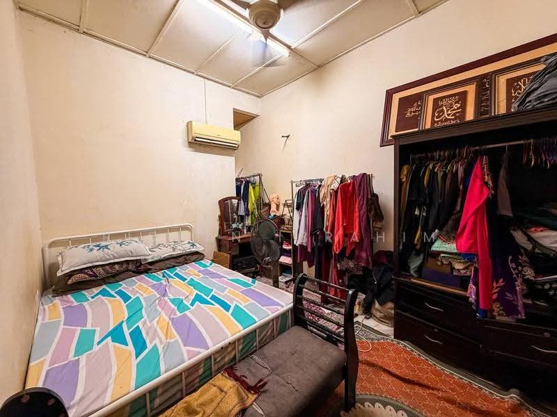 1-storey Terraced House for Sale in Taman Sri Melor (Kajang) - Ridwan Ibrahim - Bedroom - PropertyGuru.com.my
