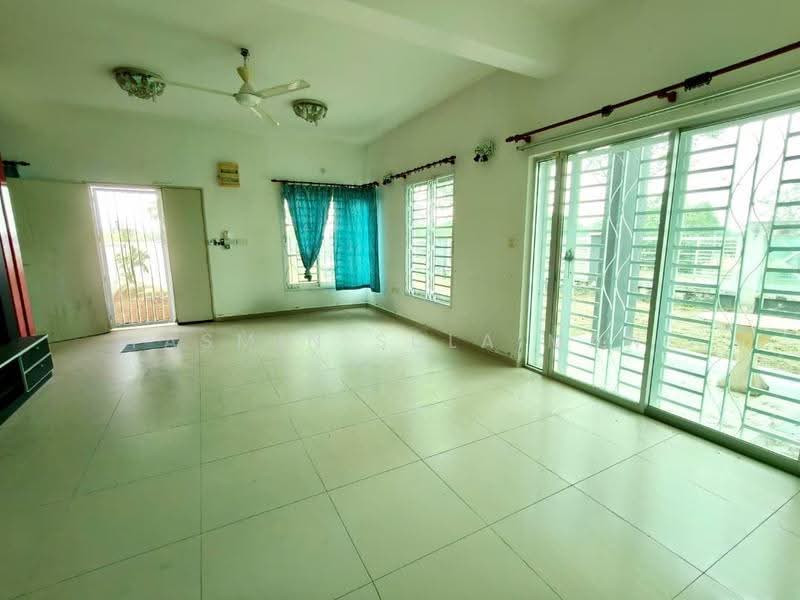 2-storey Terraced House for Sale in Seremban (Negeri Sembilan) - Yasmin Sulaiman - Living Room - PropertyGuru.com.my