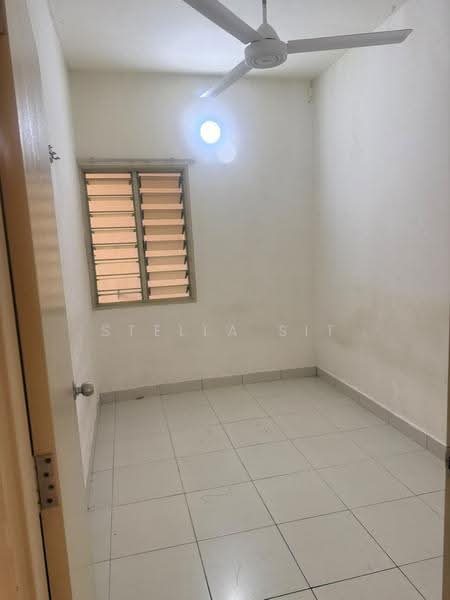 Apartment for Rent at Pangsapuri Akasia (Bandar Botanic) - Stella Sit - Interior - PropertyGuru.com.my