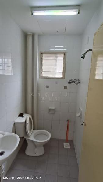 Apartment for Rent at Pangsapuri Akasia (Bandar Botanic) - Stella Sit - Bathroom - PropertyGuru.com.my