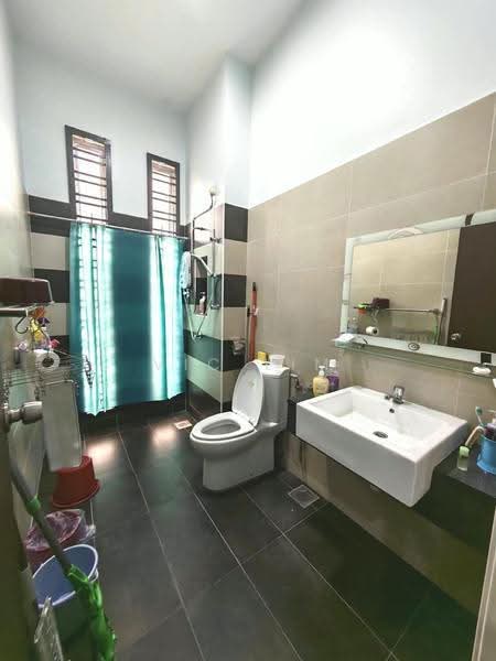 2-storey Terraced House for Sale in Taman Mount Austin (Tebrau) - Vic Lim - Bathroom - PropertyGuru.com.my