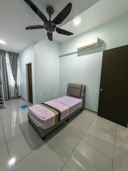 2-storey Terraced House for Sale in Taman Mount Austin (Tebrau) - Vic Lim - Bedroom - PropertyGuru.com.my