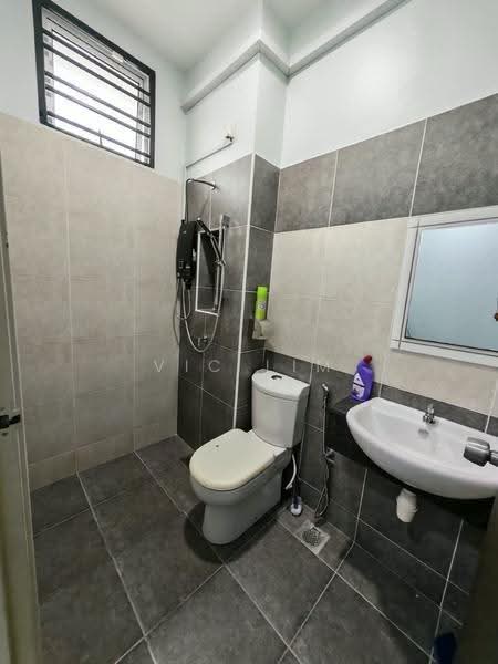 2-storey Terraced House for Sale in Taman Mount Austin (Tebrau) - Vic Lim - Bathroom - PropertyGuru.com.my
