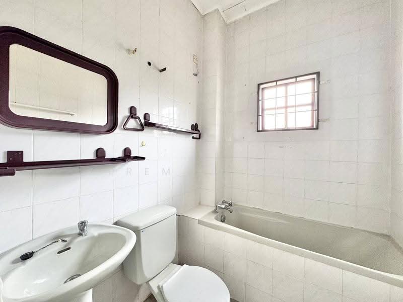 Rumah Teres 2-Tingkat untuk Dijual di Bandar Sri Damansara (Selangor) - Prem Kumar - Bathroom - PropertyGuru.com.my