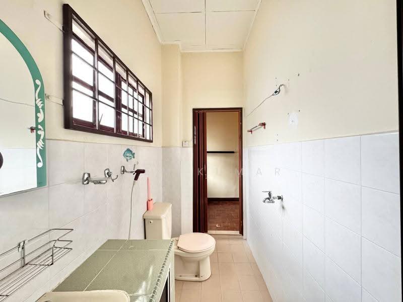 Rumah Teres 2-Tingkat untuk Dijual di Bandar Sri Damansara (Selangor) - Prem Kumar - Bathroom - PropertyGuru.com.my