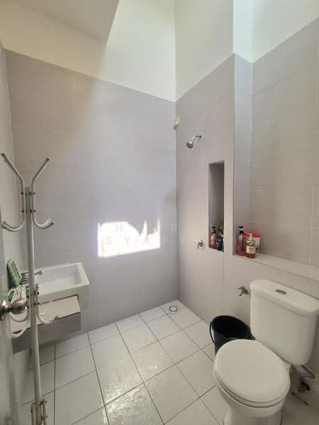 Rumah Teres 2-Tingkat untuk Dijual di Eco Grandeur (Puncak Alam) - Khairul Syafiq - Bathroom - PropertyGuru.com.my