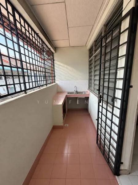 1-storey Terraced House for Sale in Taman Perling (Perling) - Yun Feng - Balcony - PropertyGuru.com.my