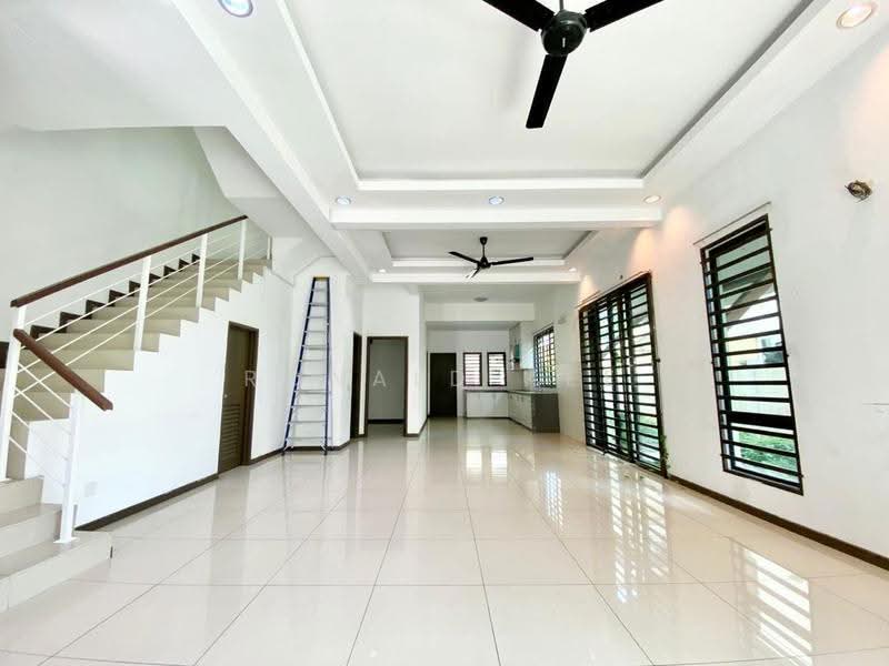 Rumah Teres 3-Tingkat untuk Dijual di Bandar Bayan Bahru (Bayan Lepas) - Ronald Kee - Living Room - PropertyGuru.com.my