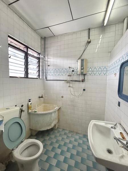 Rumah Teres 2-Tingkat untuk Dijual di Taman Pengkalan Barat (Ipoh) - Kelvin Chong - Bathroom - PropertyGuru.com.my