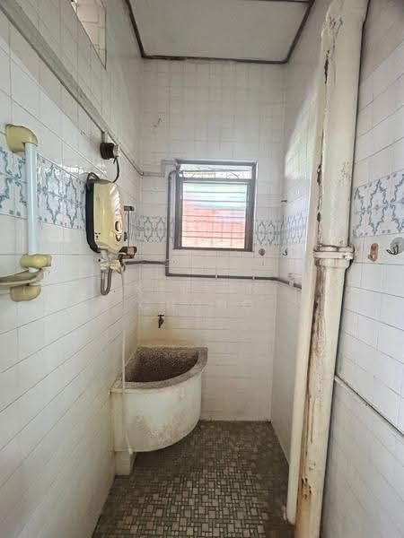 Rumah Teres 2-Tingkat untuk Dijual di Taman Pengkalan Barat (Ipoh) - Kelvin Chong - Bathroom - PropertyGuru.com.my