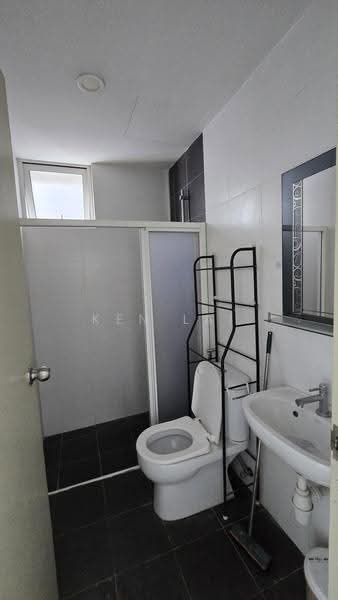 Kediaman Servis untuk Dijual di Pacific Place - Ken Lai - Bathroom - PropertyGuru.com.my