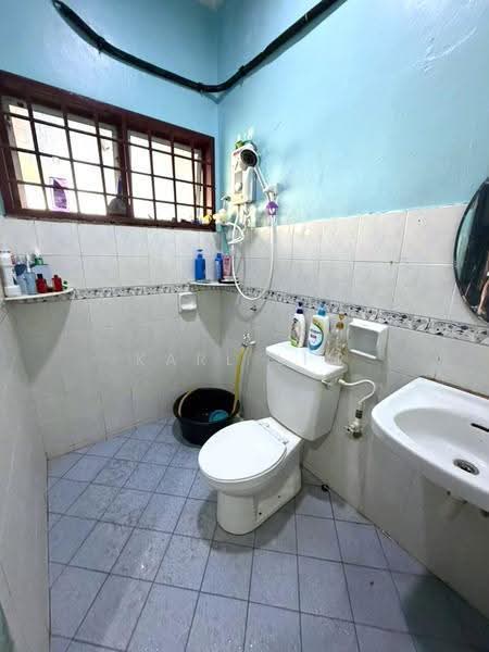 1-storey Terraced House for Sale in Taman Puteri Wangsa (Ulu Tiram) - Karl Lim - Bathroom - PropertyGuru.com.my