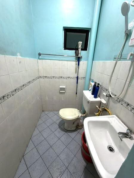 1-storey Terraced House for Sale in Taman Puteri Wangsa (Ulu Tiram) - Karl Lim - Bathroom - PropertyGuru.com.my