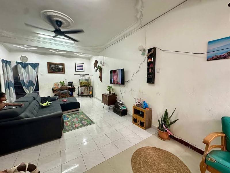 2-storey Terraced House for Sale in Taman Muhibbah (Kulai) - ALHAFIZ AZIS - Living Room - PropertyGuru.com.my