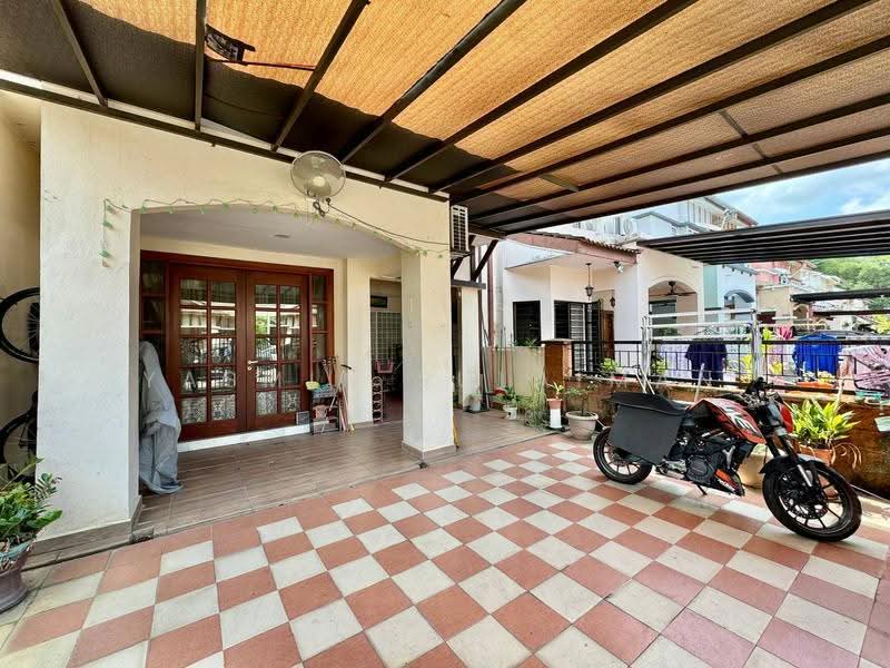 2-storey Terraced House for Sale in Bukit Jelutong (Shah Alam) - Yasmin Sulaiman - Exterior - PropertyGuru.com.my