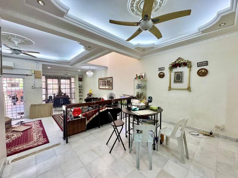 2-storey Terraced House for Sale in Bukit Jelutong (Shah Alam) - Yasmin Sulaiman - Living Room - PropertyGuru.com.my