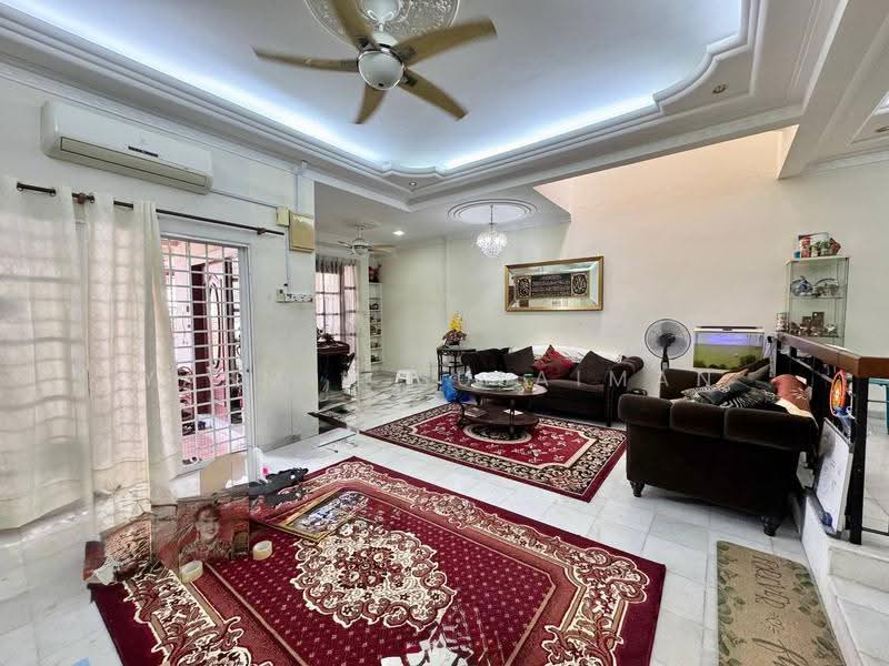 2-storey Terraced House for Sale in Bukit Jelutong (Shah Alam) - Yasmin Sulaiman - Living Room - PropertyGuru.com.my