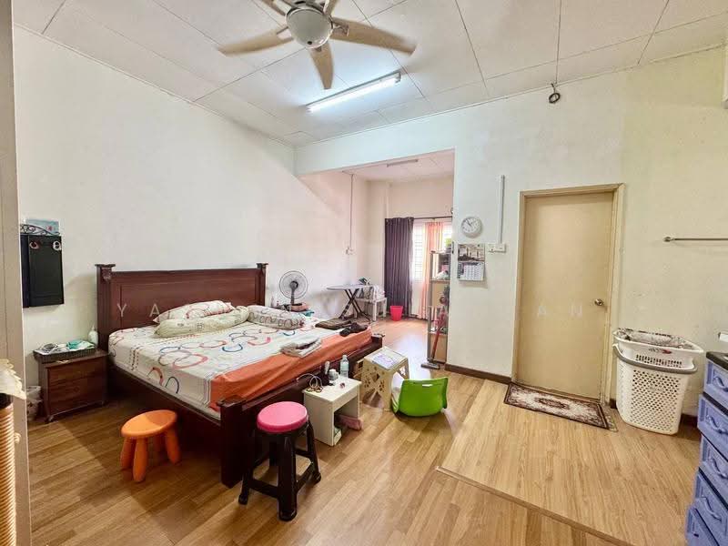 2-storey Terraced House for Sale in Bukit Jelutong (Shah Alam) - Yasmin Sulaiman - Bedroom - PropertyGuru.com.my
