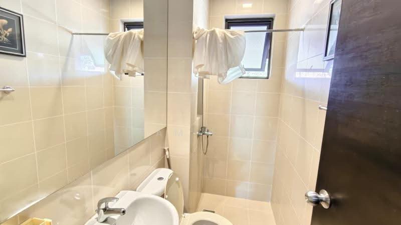 2-storey Terraced House for Sale in Leisure Farm (Gelang Patah) - Sam Tee - Bathroom - PropertyGuru.com.my