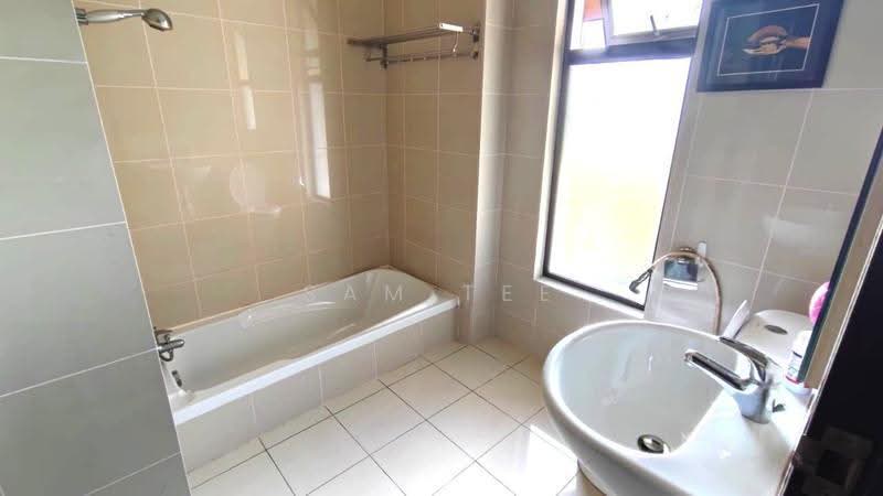 2-storey Terraced House for Sale in Leisure Farm (Gelang Patah) - Sam Tee - Bathroom - PropertyGuru.com.my