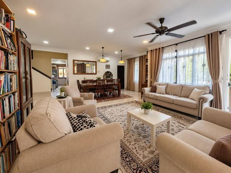 2-storey Terraced House for Sale in Bukit Jelutong (Shah Alam) - Mohammad Din Majid - Living Room - PropertyGuru.com.my