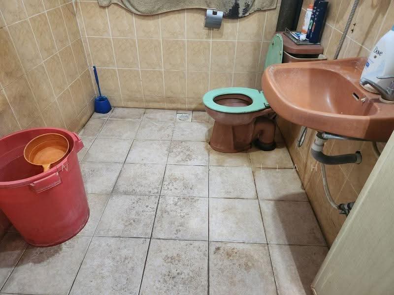Cluster House for Sale in Bandar Tun Razak (Cheras) - Nana Nazarallah - Bathroom - PropertyGuru.com.my