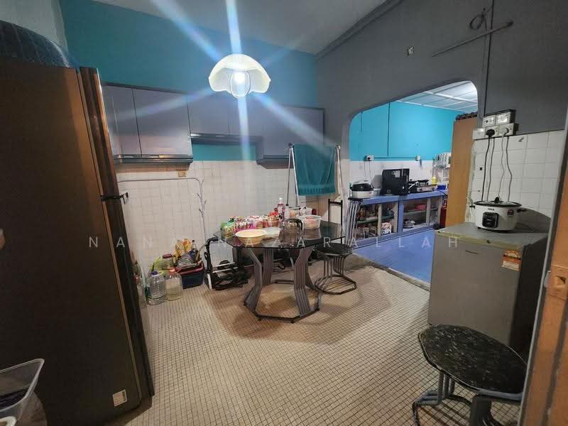 Cluster House for Sale in Bandar Tun Razak (Cheras) - Nana Nazarallah - Kitchen - PropertyGuru.com.my