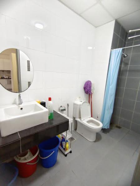 Service Residence for Sale at The Wharf Residence - YEN KEE LIONG - Bathroom - PropertyGuru.com.my