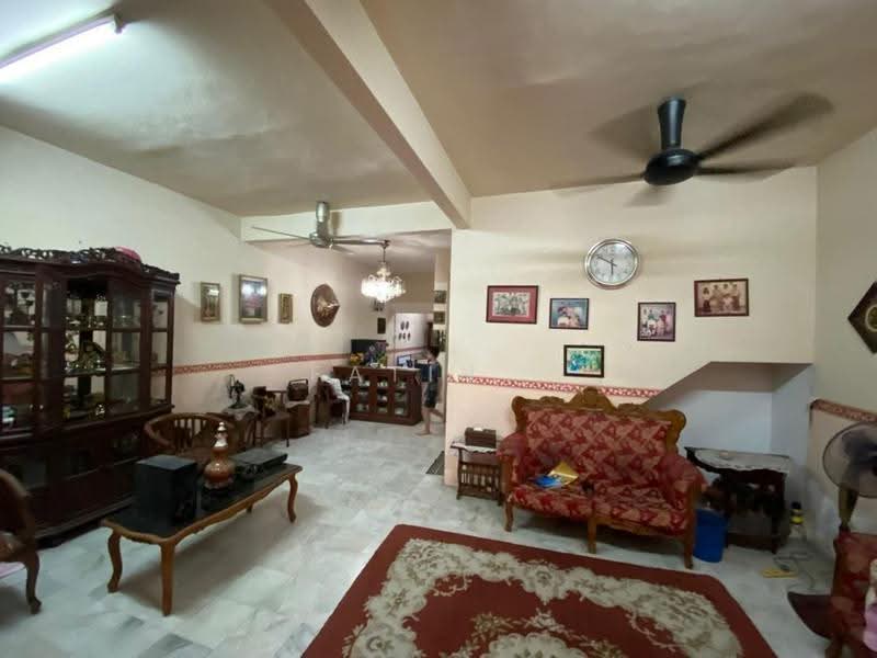 Rumah Teres 2-Tingkat untuk Dijual di Taman Bertuah (Ipoh) - Fatin . - Living Room - PropertyGuru.com.my