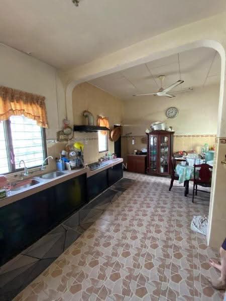 Rumah Teres 2-Tingkat untuk Dijual di Taman Bertuah (Ipoh) - Fatin . - Kitchen - PropertyGuru.com.my